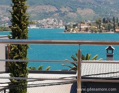 Apartman u kuci sa sopstvenom plažom, privatni smeštaj u mestu Krašići, Crna Gora - pogled (2)